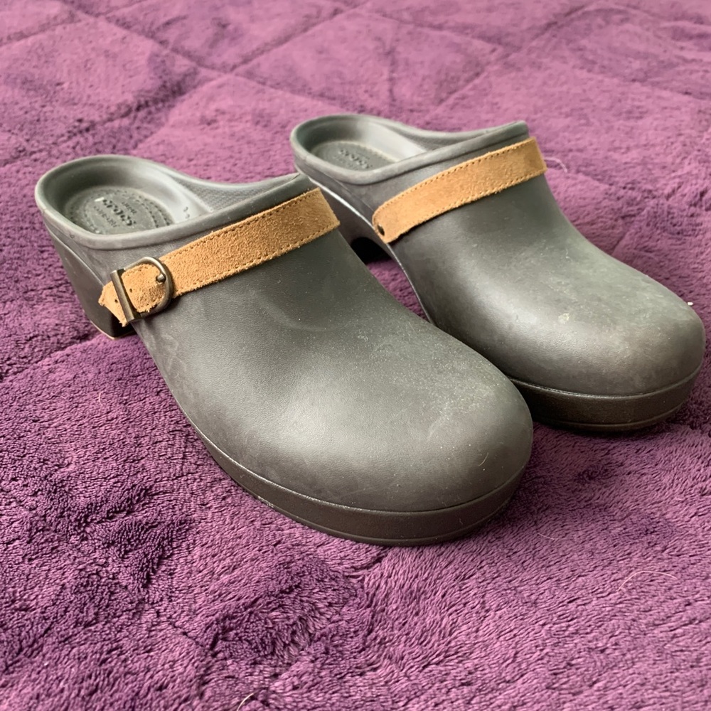 Croc clogs size 9 Womens brown